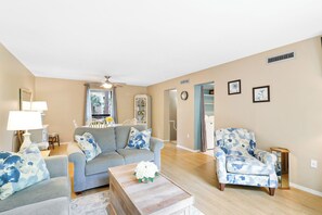 Seascape Villa 3009 - Living Area