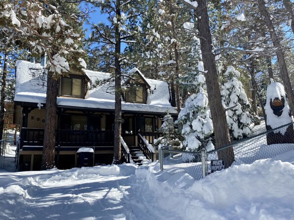 Snow covered Big Bear Cool Cabins, Mountain Bliss front