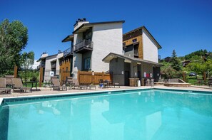 Rockies-Condominiums_01