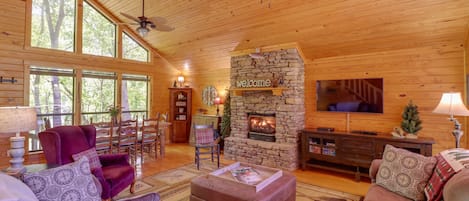 Mountain View Vacation Rental | 2BR | 2BA | 2 Stories | 1,550 Sq Ft