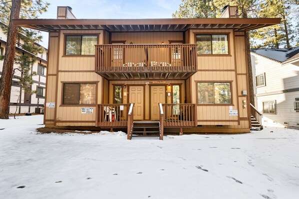Snow covered Big Bear Cool Cabins, Summit x-ross roads