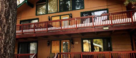 Snow front, Big Bear Cool Cabins, Summit Escape Lodge front