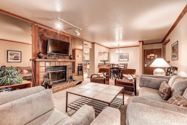 Comfortable open living dining - Park City Lodging-Park Station 247-1-Living Room