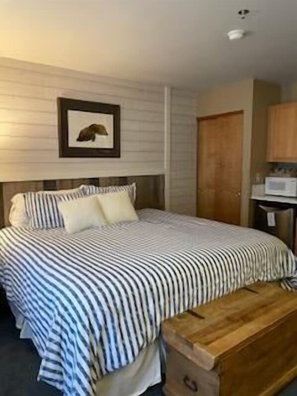 Has a wet bar with microwave, mini refrigerator, and coffeemaker.