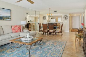 living room/dining room