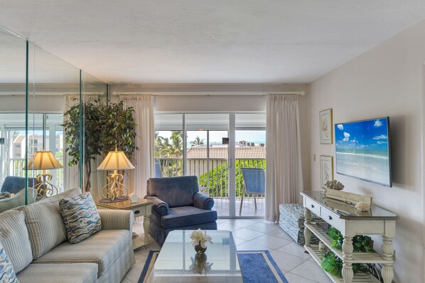 Spacious light and bright living room