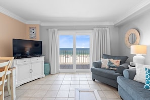 3 Seacrest 406 Living Room