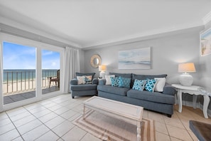 2 Seacrest 406 Living Room