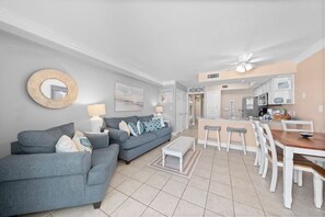 4 Seacrest 406 Living Room