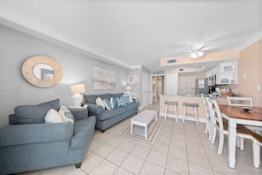 4 Seacrest 406 Living Room