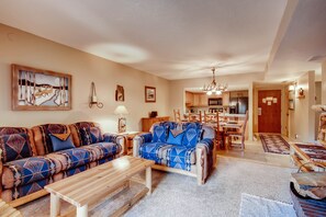 Open living and dining - Park Station Lodging - Park Station 120