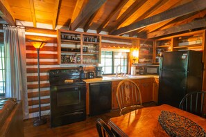 Full kitchen including new dish washer!