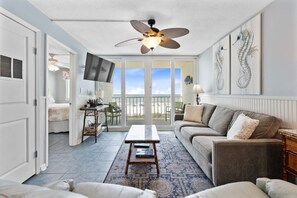 2 Island Shores 358 Living Room