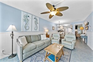 4 Island Shores 358 Living Room