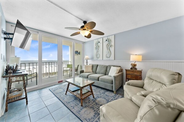 1 Island Shores 358 Living Room