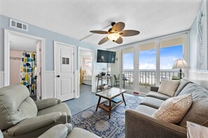 3 Island Shores 358 Living Room