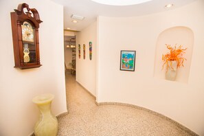 Open and spacious foyer