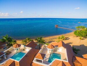 Angelfish 202 is the right unit, beachfront with private rooftop pool. You can go snorkeling off the dock