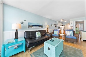 3 Island Shores 356 Living Room