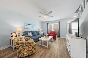 4 Sand Dollar 28 Living Room