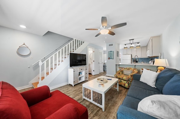 3 Sand Dollar 28 Living Room