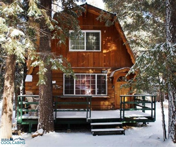 Snow covered Big Bear Cool Cabins, Alpine Haus