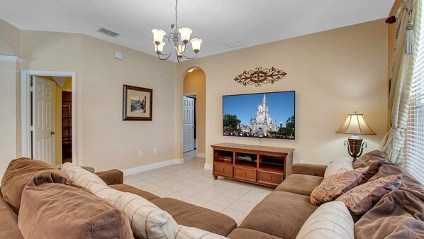 Family Room
70" Smart TV