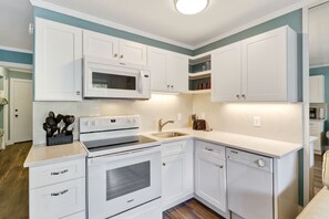 Kitchen - Light and bright updated kitchen