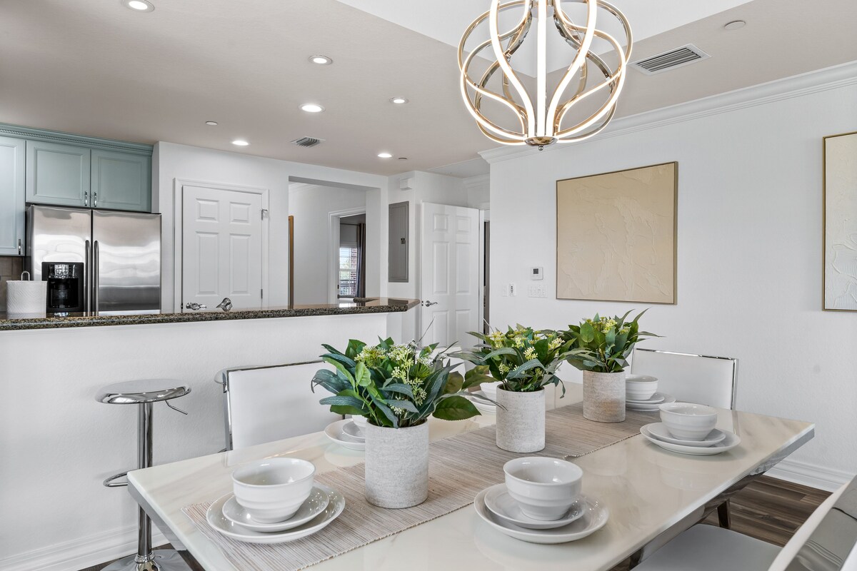 Stunning Golf Views Close to Disney! Luxury Condo Near Disney!