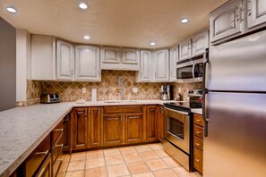 Park Station 140 has a well-equipped kitchen with wood cabinets and stainless steel appliances.