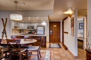 Park Station 140 has a dining room and open concept kitchen.