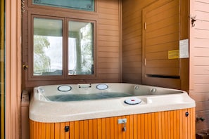 Relaxing private hot tub - ParkCityLodging_PowderRunC11_HotTub