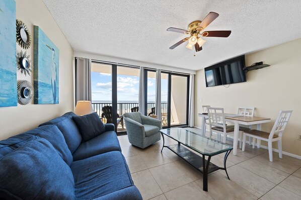 1 Island Winds 376 Living Room