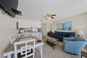 5 Island Winds 376 Dining Area