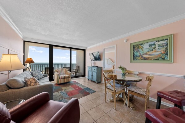 1 Island Sunrise 465 Living Room