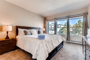 Nice king bed - Park City Lodging-115 Edelweiss