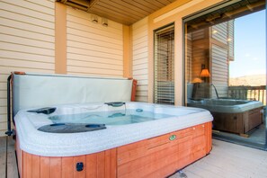 ParkCityLodging_RacquetClub60_Hottub_1