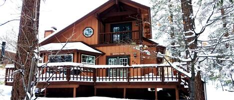 Snow covered Big Bear Cool Cabins, Getaway Chalet front