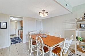 Dining area - Easy access into galley style kitchen