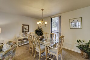 Dining area - Dining and living room area has plenty of space for your family.