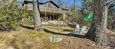 Hendersonville Vacation Rental | 2BR | 2BA | 1,300 Sq Ft | Stairs Required