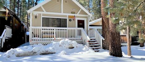 Snow covered Big Bear Cool Cabins, Moonridge Mountain