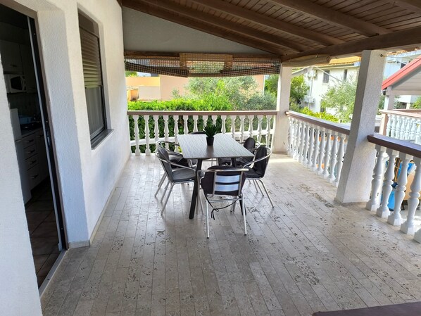 Outdoor dining