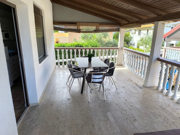 Outdoor dining