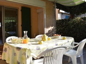 terrasse avec store