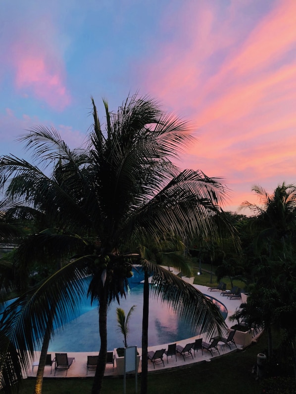 icture yourself in paradise in front of the largest pool in Puerto Aventuras.