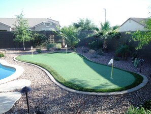 Nicklaus PRO Putting Green