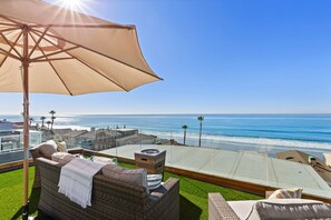 Private Rooftop Deck Overlooking the Sea