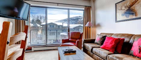 Comfortable living room sleeper sofa large screen TV private balcony - Park City Lodging-113A Edelweiss