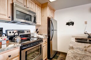 Full kitchen - Park City Lodging-113A Edelweiss